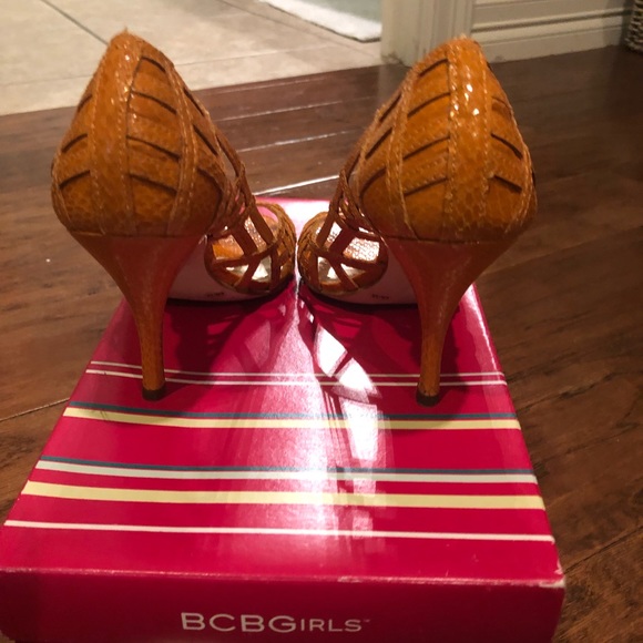 BCBG Orange snakeskin heels size 6 - Picture 3 of 6